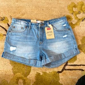 Levi’s girlfriend shorty shorts (NWT) brand new!